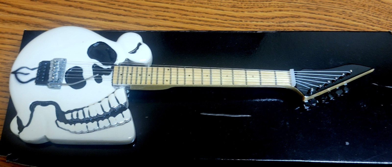 CC Deville Poison Skull Guitar BC Rich Miniature Guitar Mini Model Replica 80's