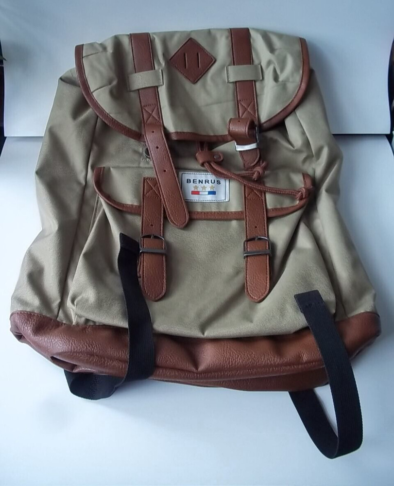 Benrus Scout backpack. Khaki. B3KH. New with defect (missing 1 magnetic lock).