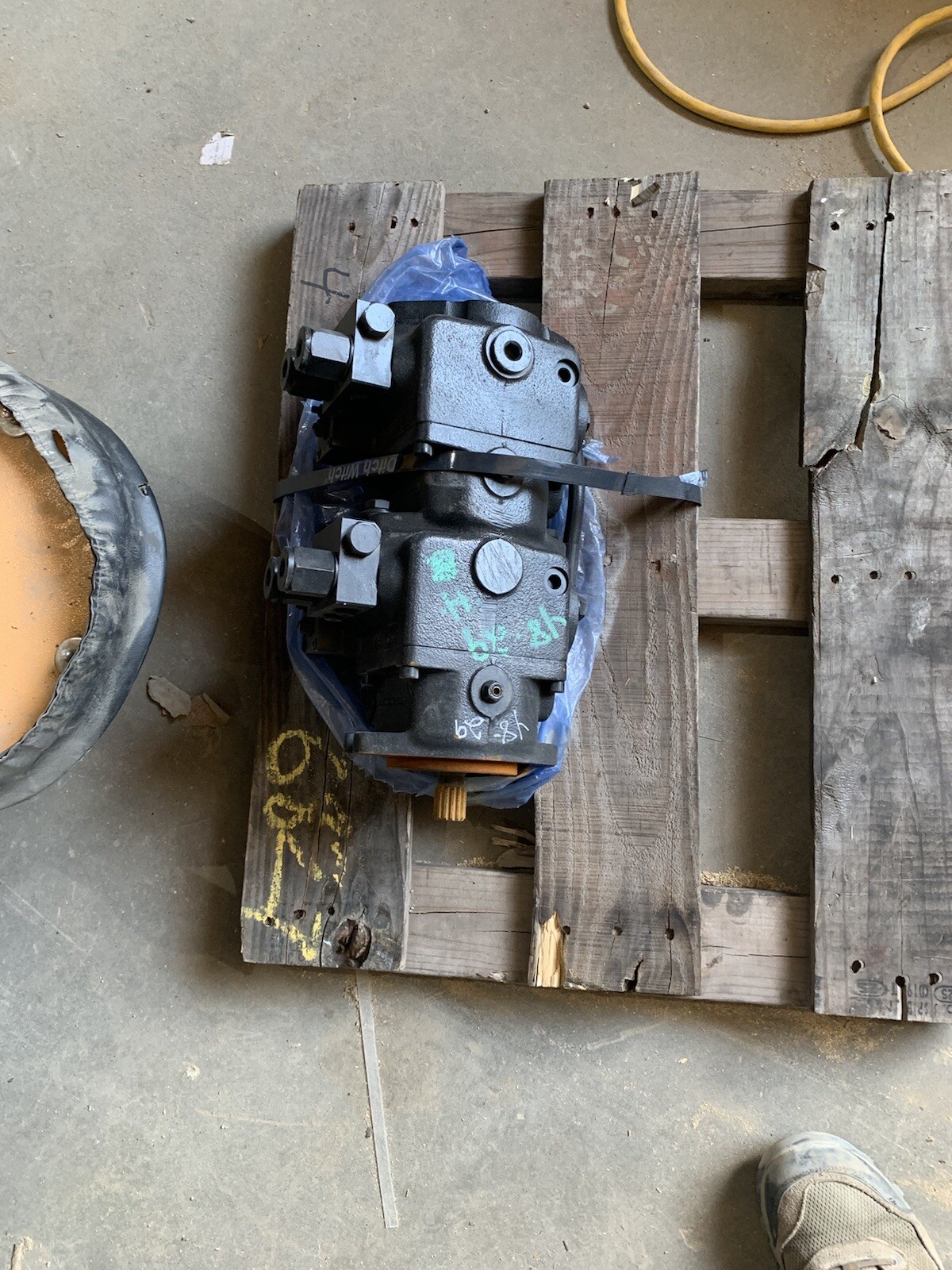 Ditch Witch hydraulic pump Dana Brevini  R619-14781 MD10V21SE23DX11HIN