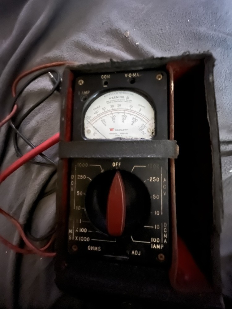 TRIPLET VOLTMETER Bakelite. Black Leather Case