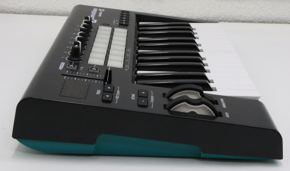 Novation Launchkey 25 Mk2 Midi Keyboard Controller *READ*