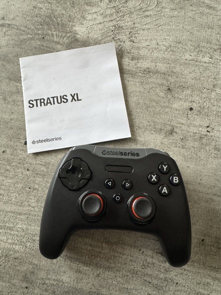 Samsung Gear VR Powered By Oculus, Steelseries Controller, & Hermit Shell Case