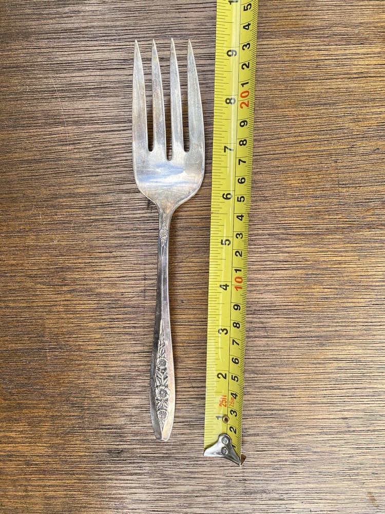 Wm Rogers & Son 1952 Fork “PRIMROSE PATTERN “ Beautiful !