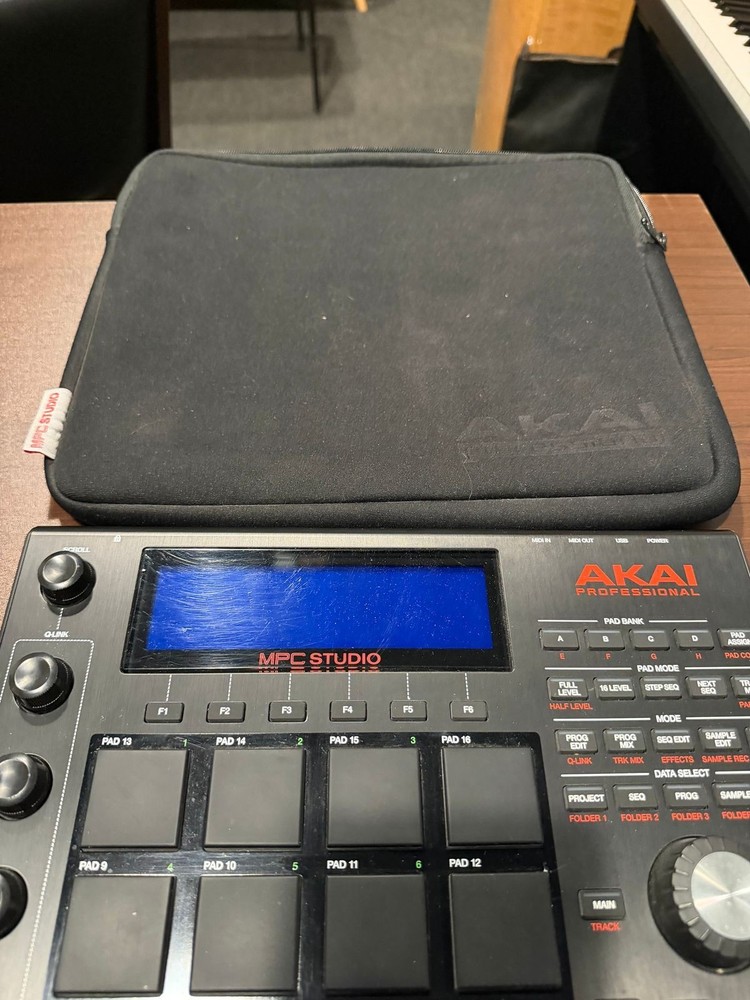 AKAI MPC STUDIO BLACK 2010