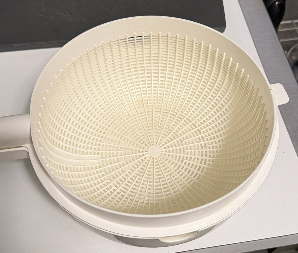 Tupperware Vintage Colander Strainer Bowl