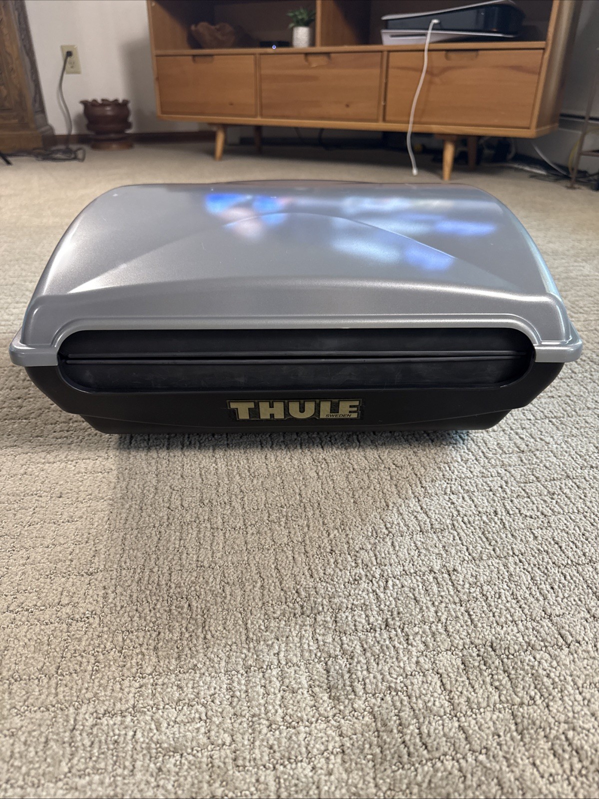 Thule Cast Away Fishing Rod Carrier Roof Rack #885, Locking, Holds 4 Rods, New