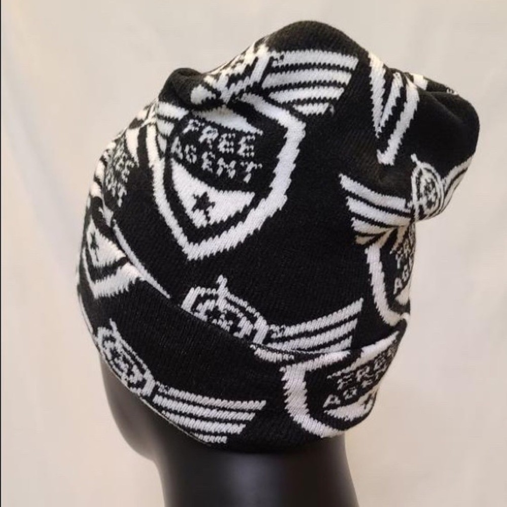 Free Agent Black & White Winter Beanie Hat NWT