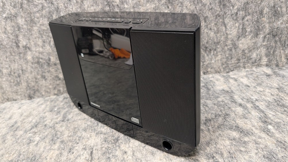 Oakcastle HIFI100 Compact Stereo System with Bluetooth Wall Mountable CD Player