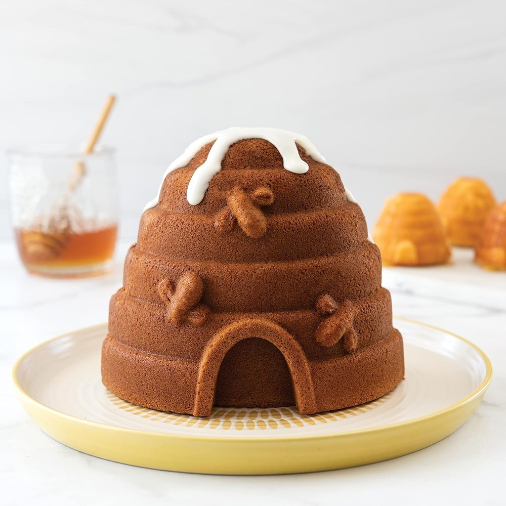 10-Cup Toffee Beehive Cake Pan - Oven Safe, Includes Nonstick Features