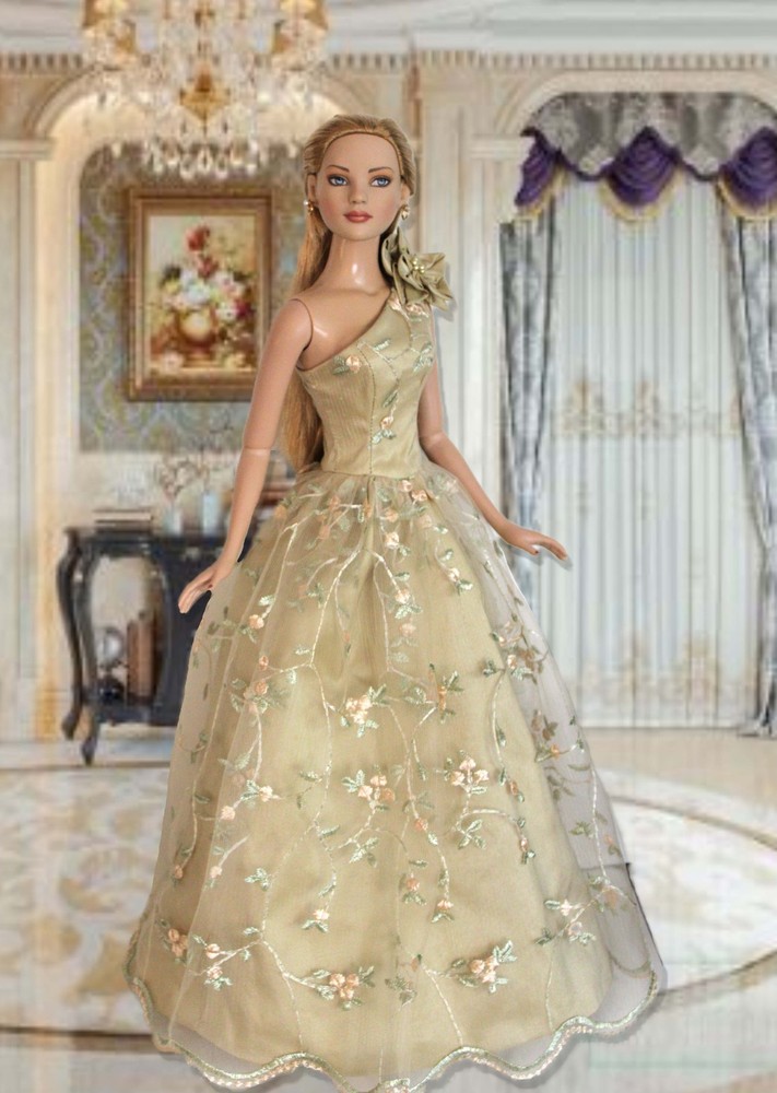 Statement Piece, Doll Clothes Sewing Pattern for 22" American Model Doll Tonner
