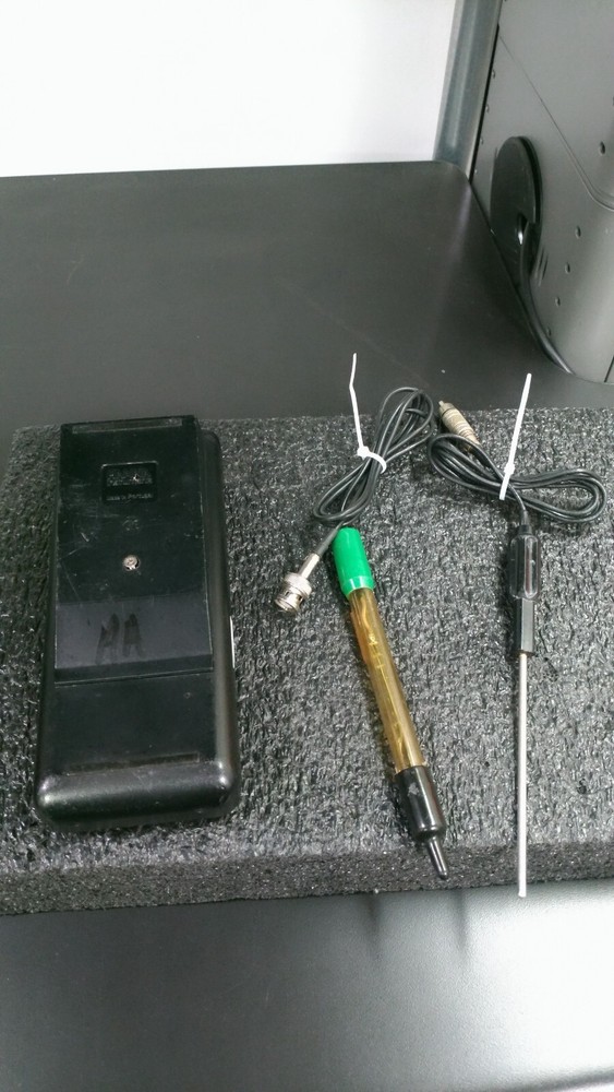 HANNA Instruments HI 9023 Microcomputer pH Meter with Probes