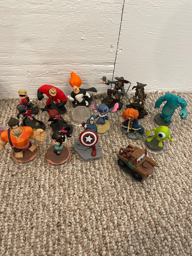Large Disney Infinity Bundle: Characters, Playsets, and Accessories