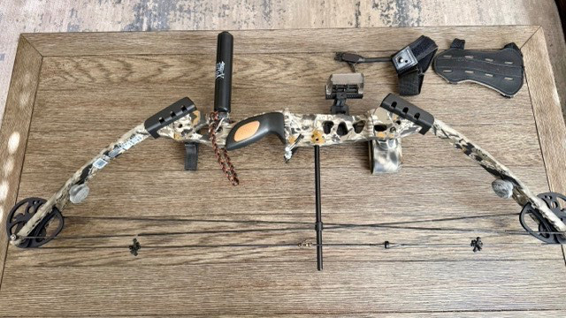 Browning Rage 29-31" 60-70 Lbs Compound Bow - COMPLETE SET