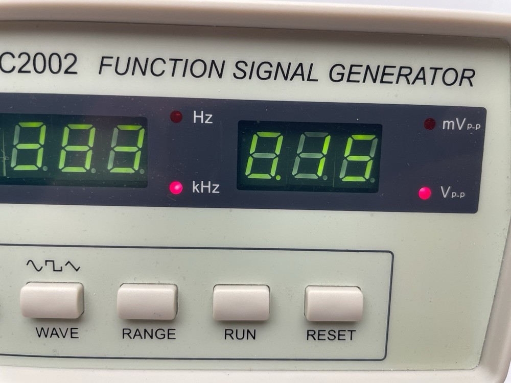 NICE VICTOR SINOMETER VC2002 FUNCTION SIGNAL GENERATOR 0.2Hz - 2MHz 7 RANGES