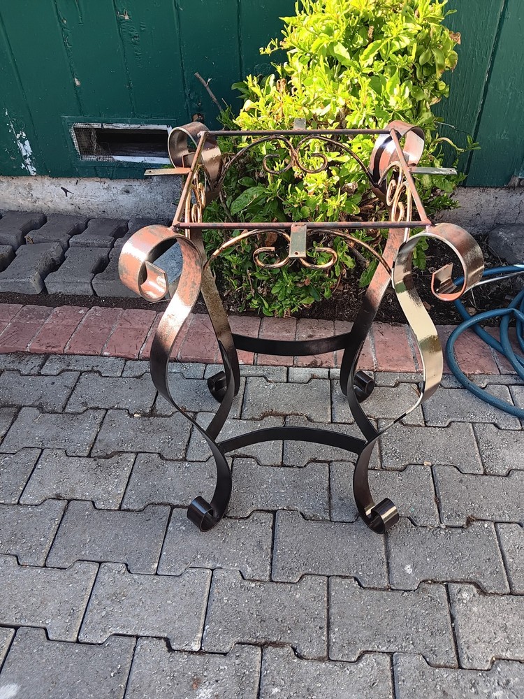 cast iron outdoor table base vintage