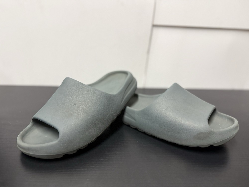 Yeezy Slide Slate Grey - Sizes 9 (100% Authentic)