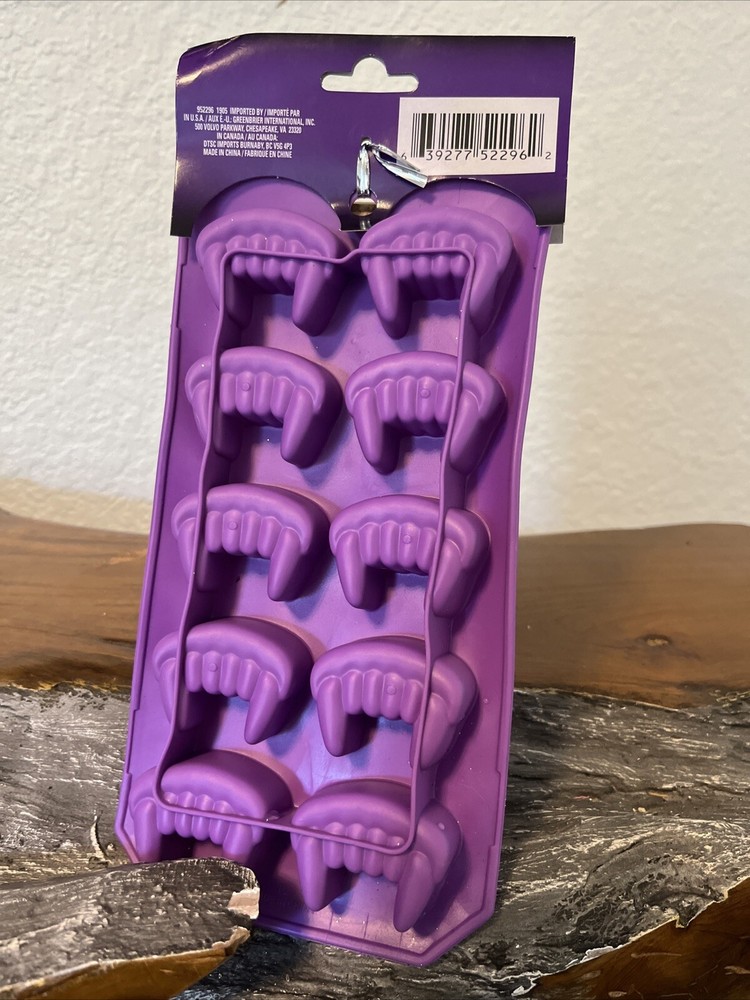 ICE CUBE TRAY...FUN HALLOWEEN TEETH.. MAKES 10 ICE CUBES