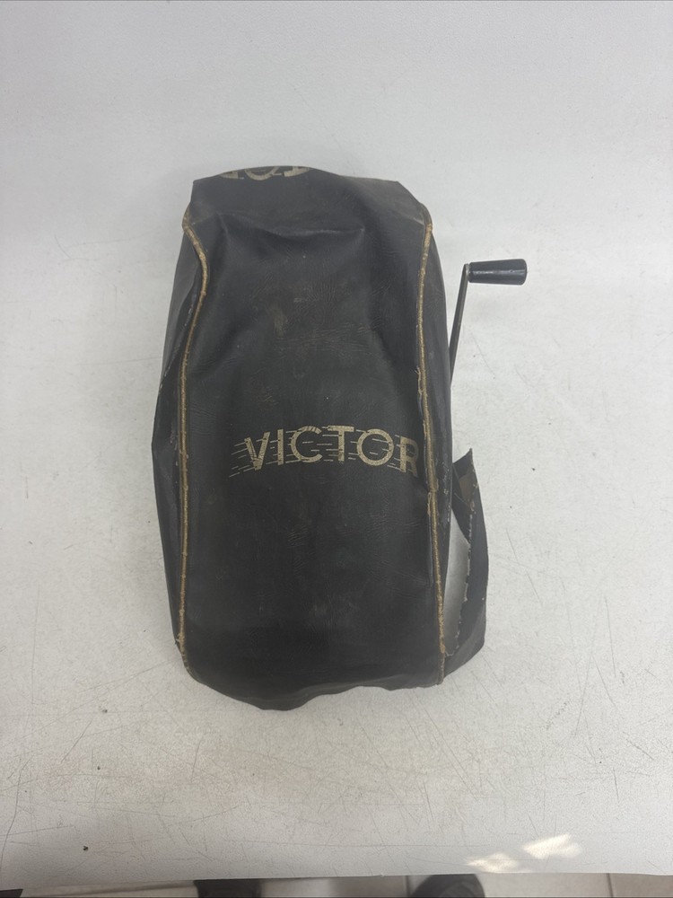 VINTAGE ADDING MACHINE HAND CRANK VICTOR 6 COLUMN