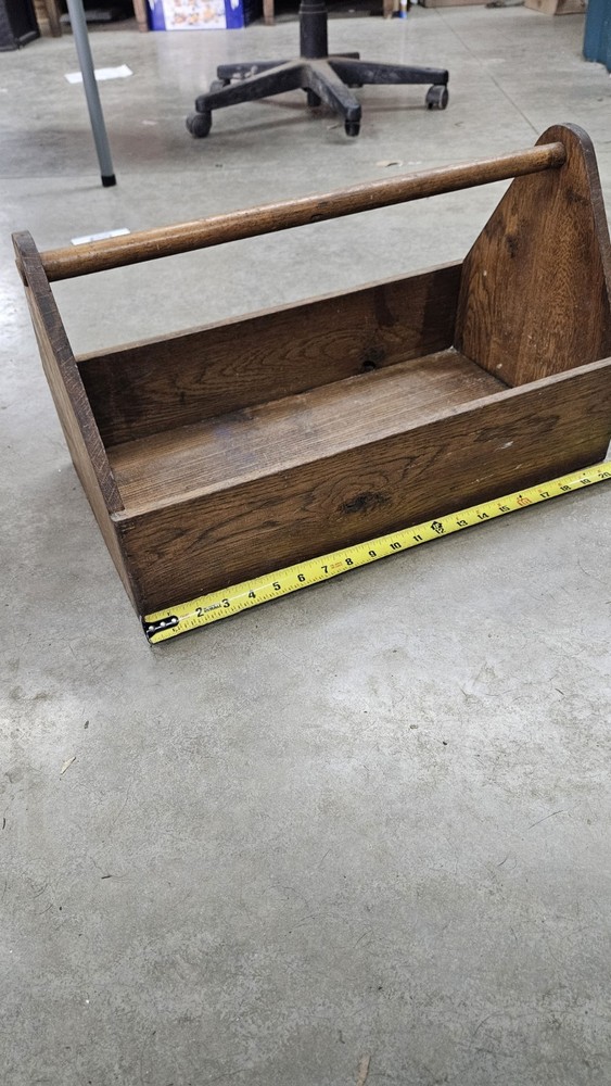 Vintage Solid Oak 21" Wooden TOOLBOX Saw Caddy Carpenter Primitive. Nice Solid