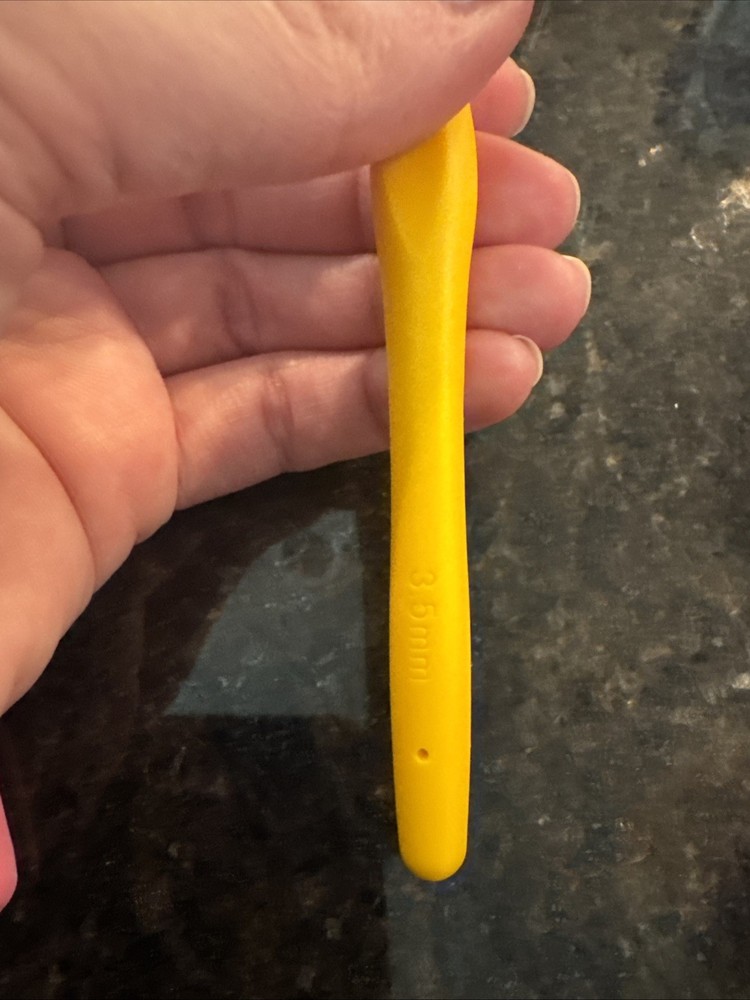 CROCHET Hooks - Multiple Sizes With Rubber Grip Handle Brand New