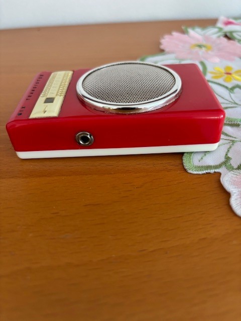 VINTAGE OLD 6 TRANSISTOR RADIO, VISCOUNT MODEL 607, A REAL GEM!!