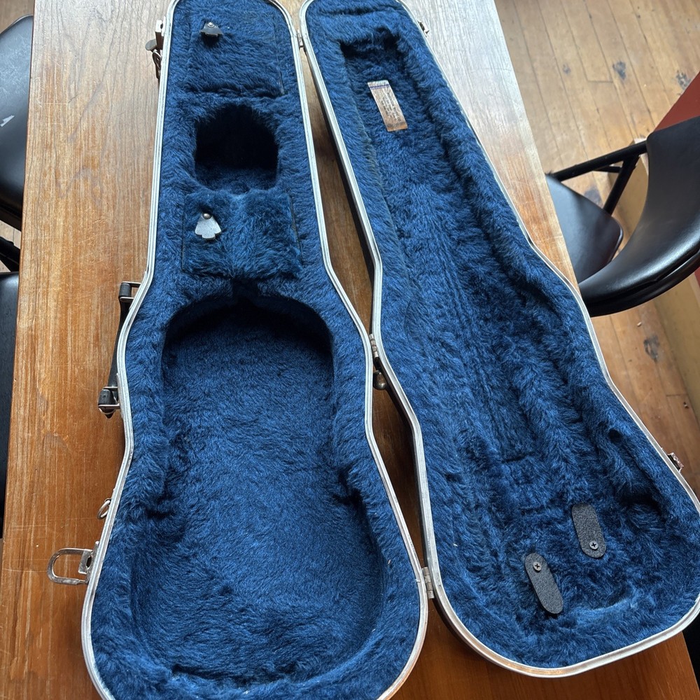 SKB Molded Hardshell Violin Case Plush Interior