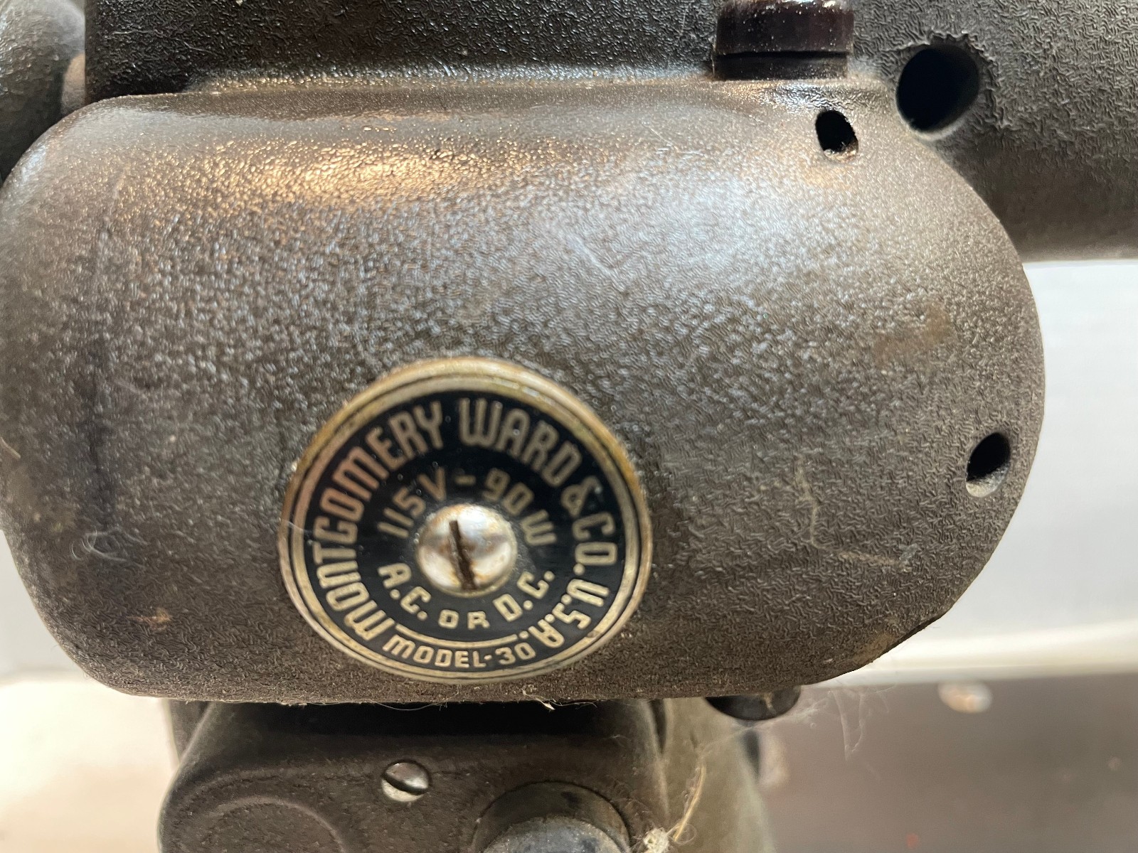 Montgomery Ward Model 30 Streamliner Electric sewing machine - Parts or Repair