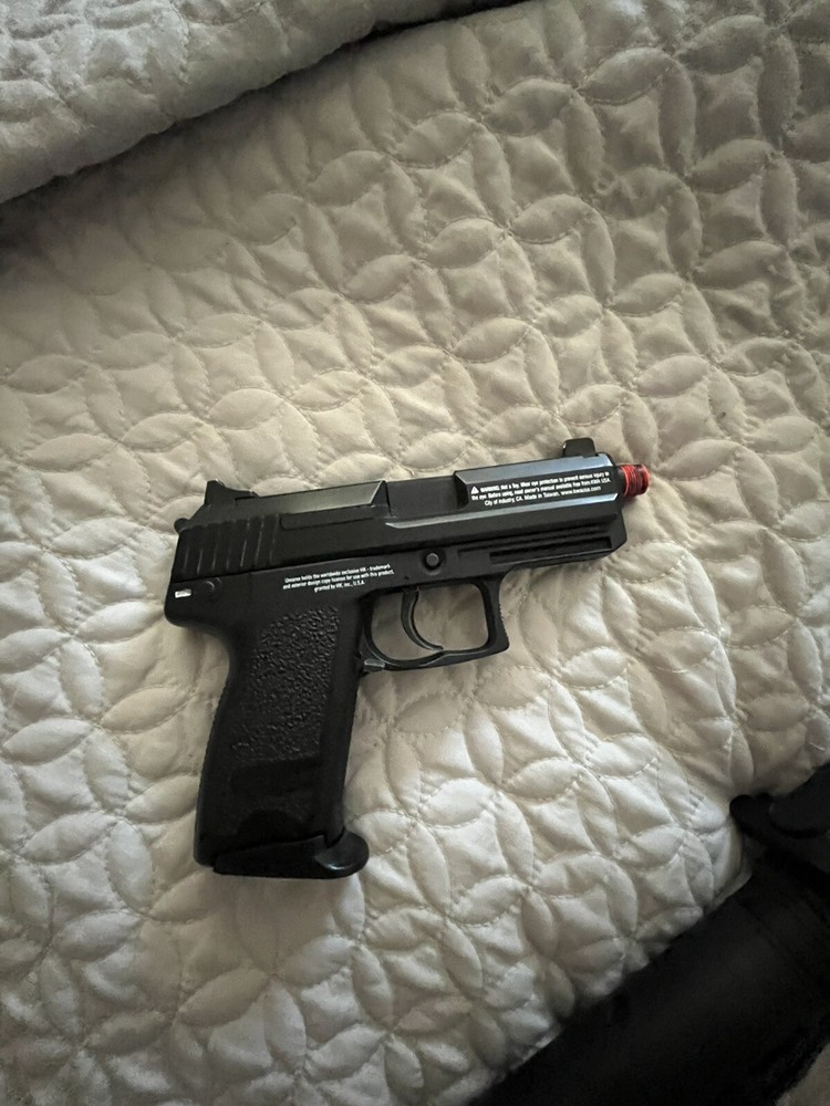 airsoft gun