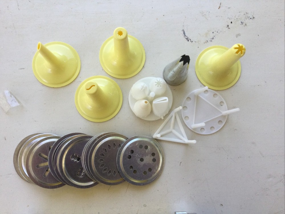 Marcato Atlas Biscuits Maker Cookie Press (19Discs and 4 Tips )