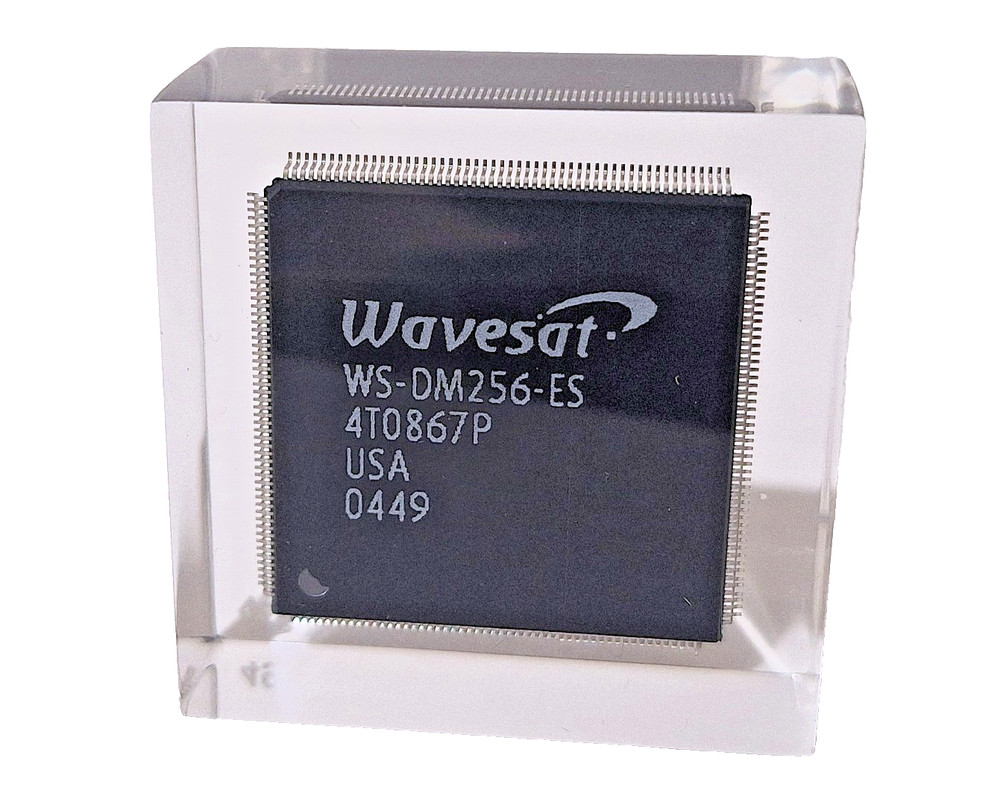 Wavesat WiMAX DSP computer Chip Lucite Paperweight Engineering Sample 2004