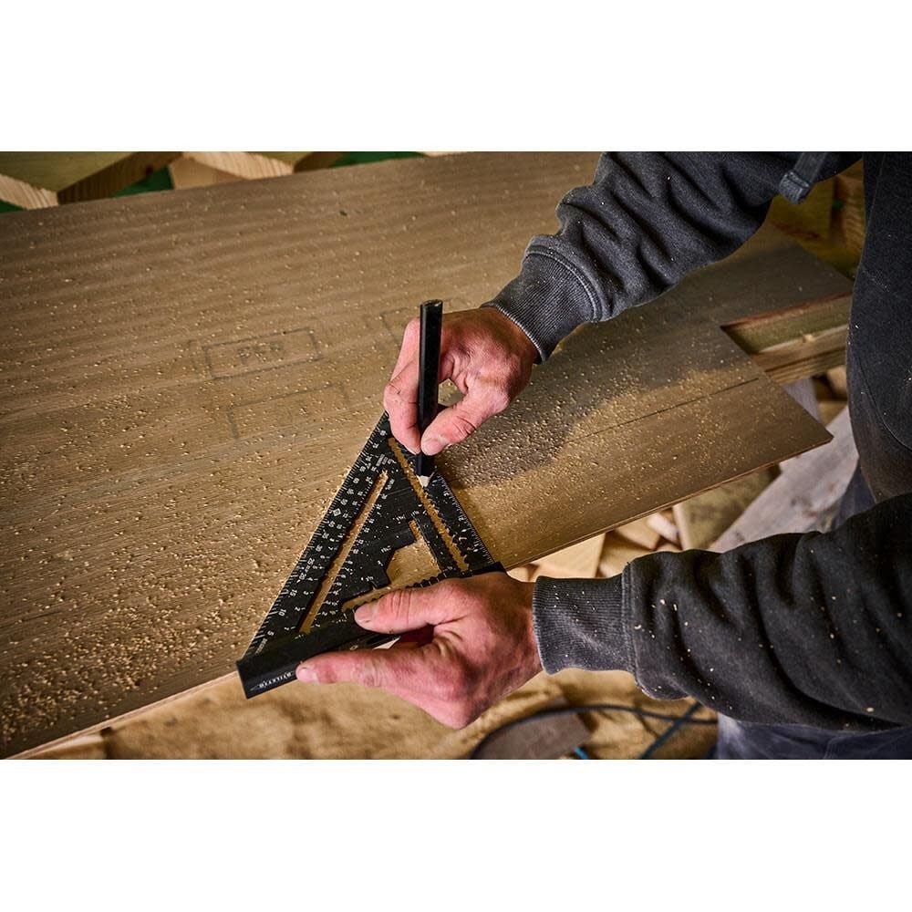 Stiletto 7 In Carpenter Square With Level