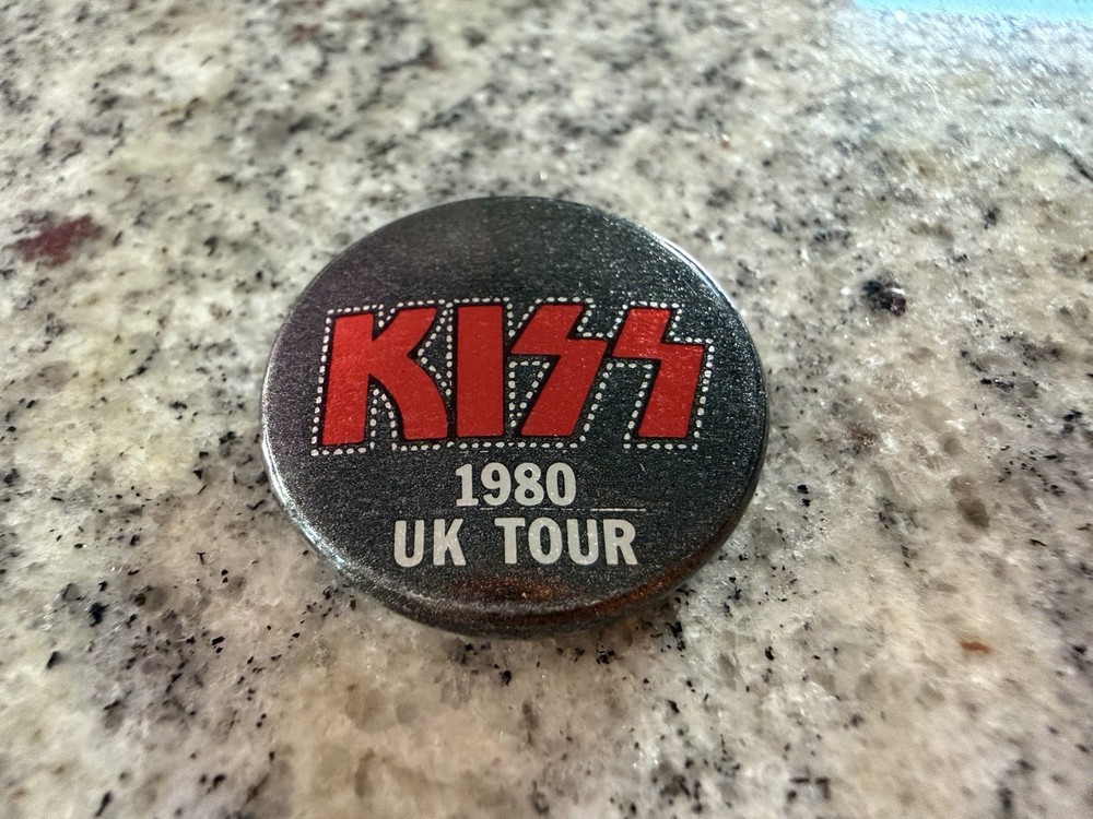 KISS 1980 UK TOUR BUTTON BADGE UK GENE PAUL ACE PETER AUCOIN VINTAGE MEGA RARE