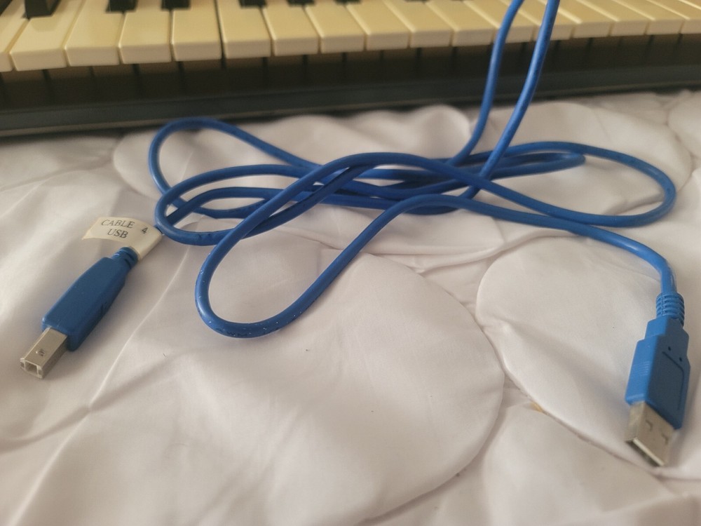 M-Audio Oxygen 49 (3rd Gen) MIDI Controller Keyboard-Missing Four Plastic Knobs