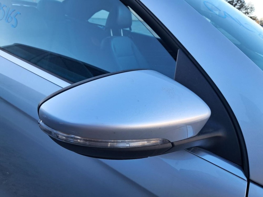 EOS 2009 Glove Box 4901151