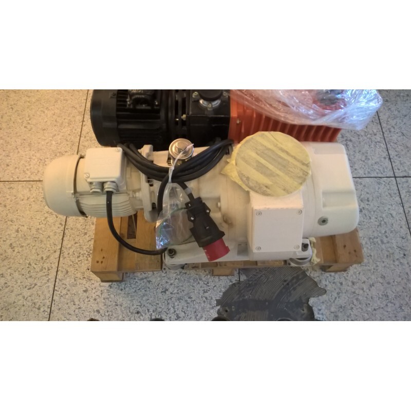 ROOTS VACUUM PUMP RUVAC