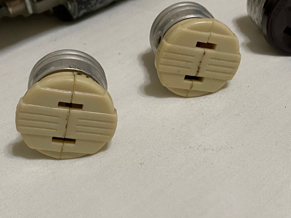 Vintage Bakelite Electrical Hardware Items, 5 Pieces