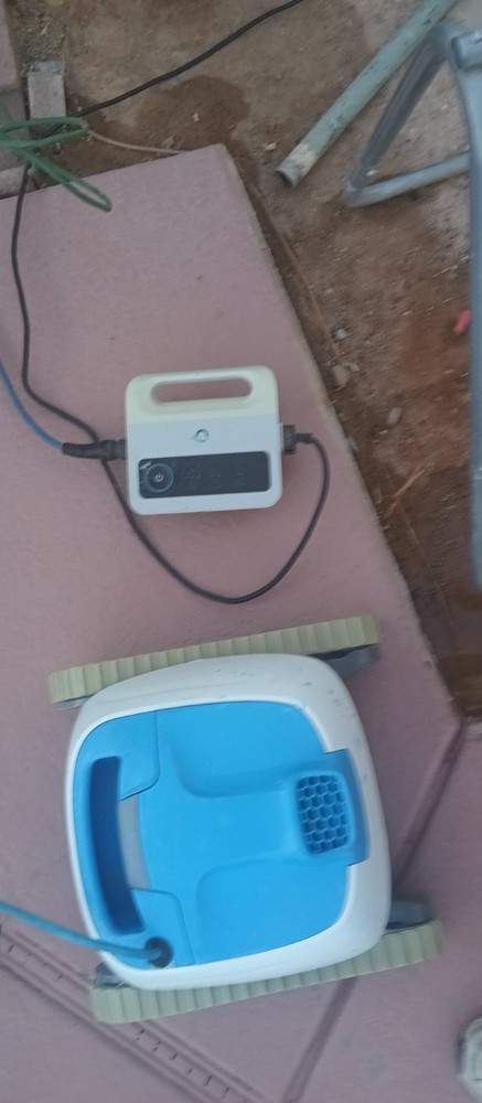 Maytronics Dolphin Active 20 Robotic Pool Cleaner w/ Power Supply Read!