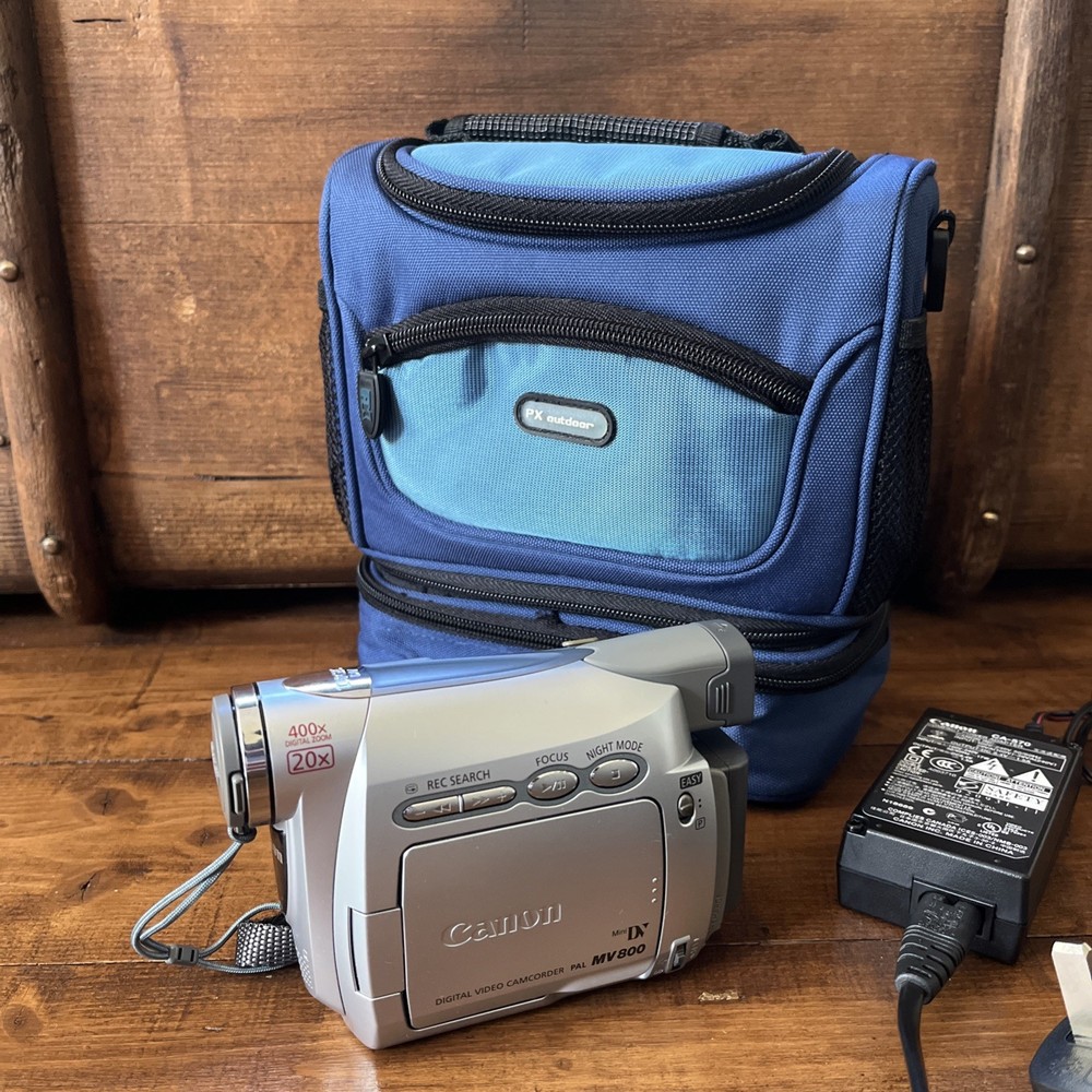 Canon MV800 Camcorder Silver plus charging cable & case Tested & working