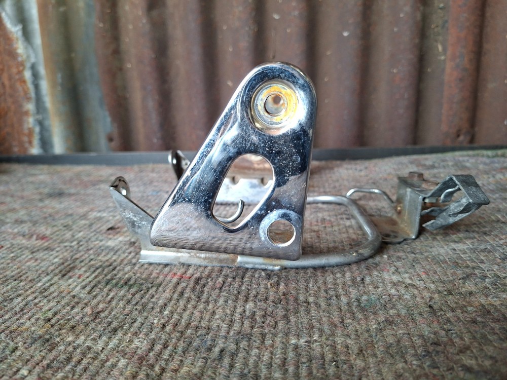 Kawasaki ER5 - Front Headlight Mounting Bracket Frame Holder