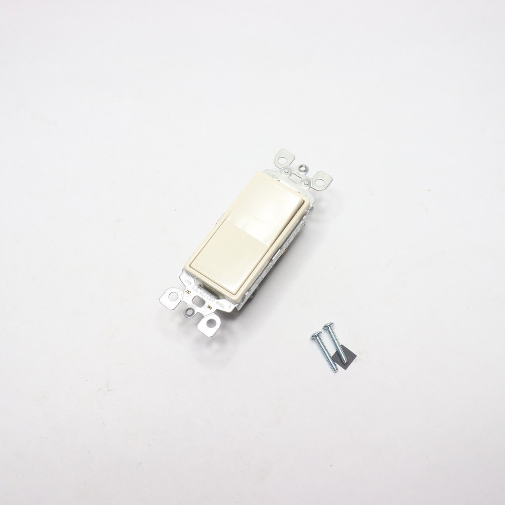 Leviton Grounded 3-Way Switch R18-L5613-2LT