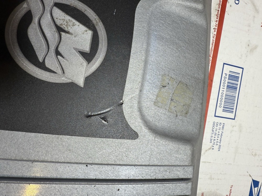Mercruiser 350 MAG MPI engine cover