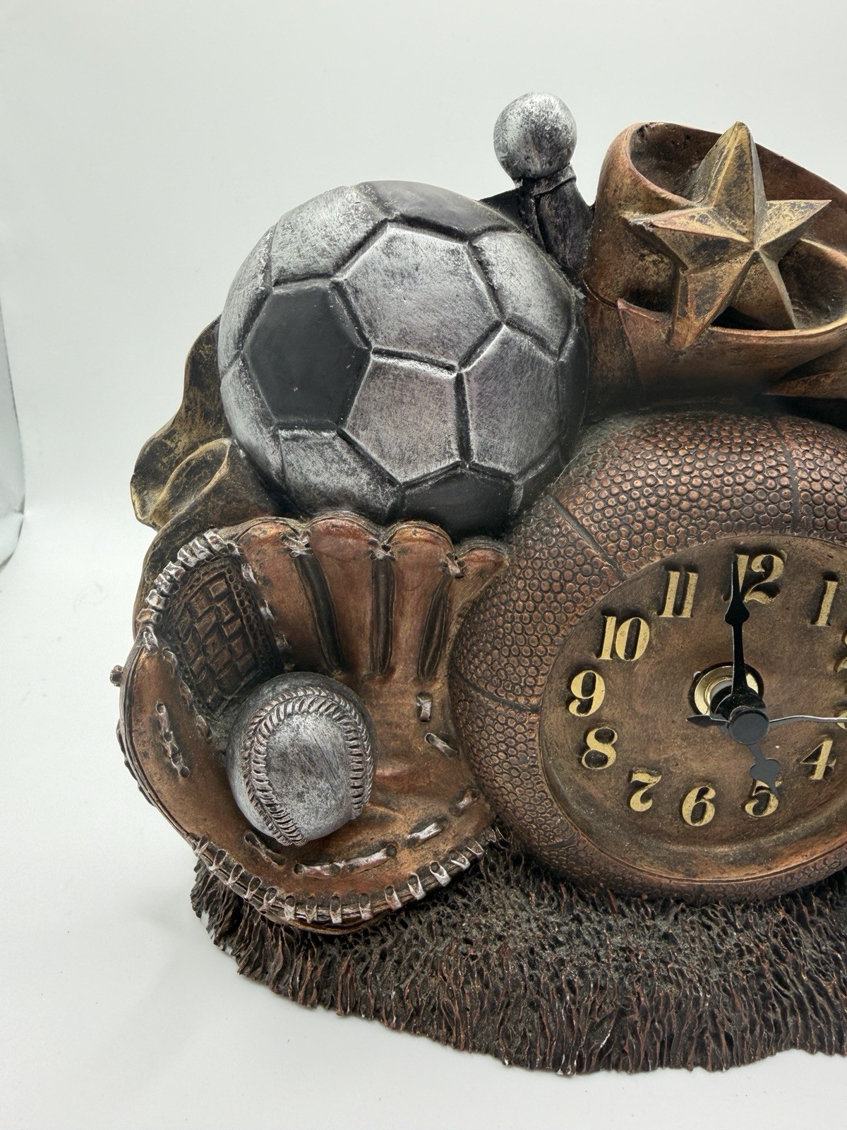 FIGI Classic Sports Tabletop Clock Basketball Football Baseball Soccer - WORKS