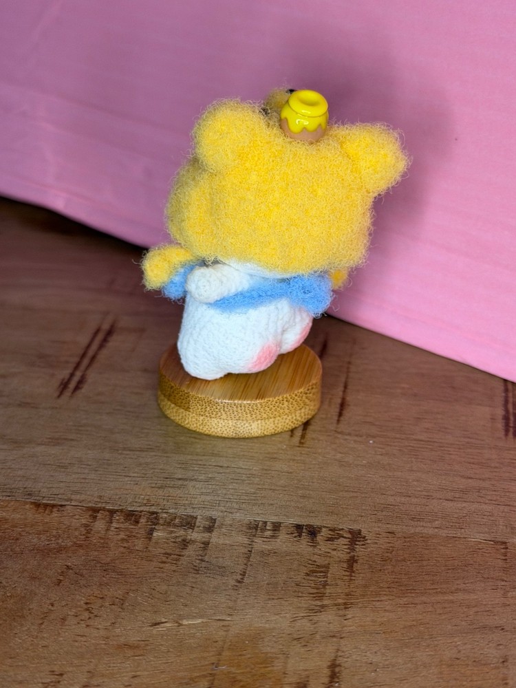 Crochet Hello Kitty in Pooh Hat