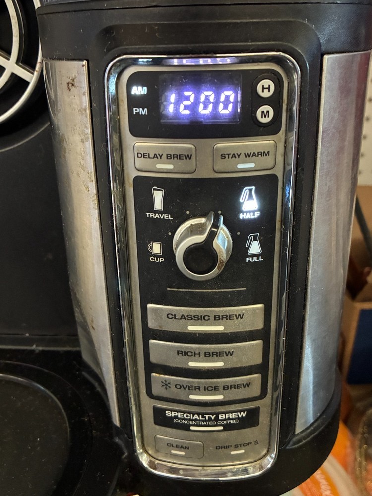 Ninja CF080-69 Coffee Maker Bar Brewer Automatic Programmable Powers On