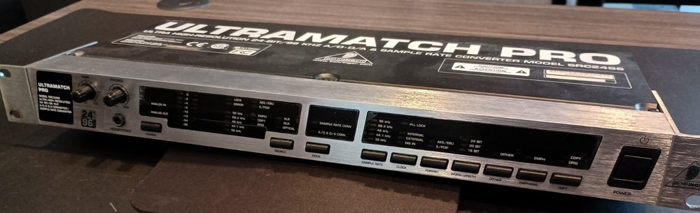 Behringer Ultramatch PRO SRC2496 24-Bit/96 kHz A/d-d/A & Sample Rate Converter