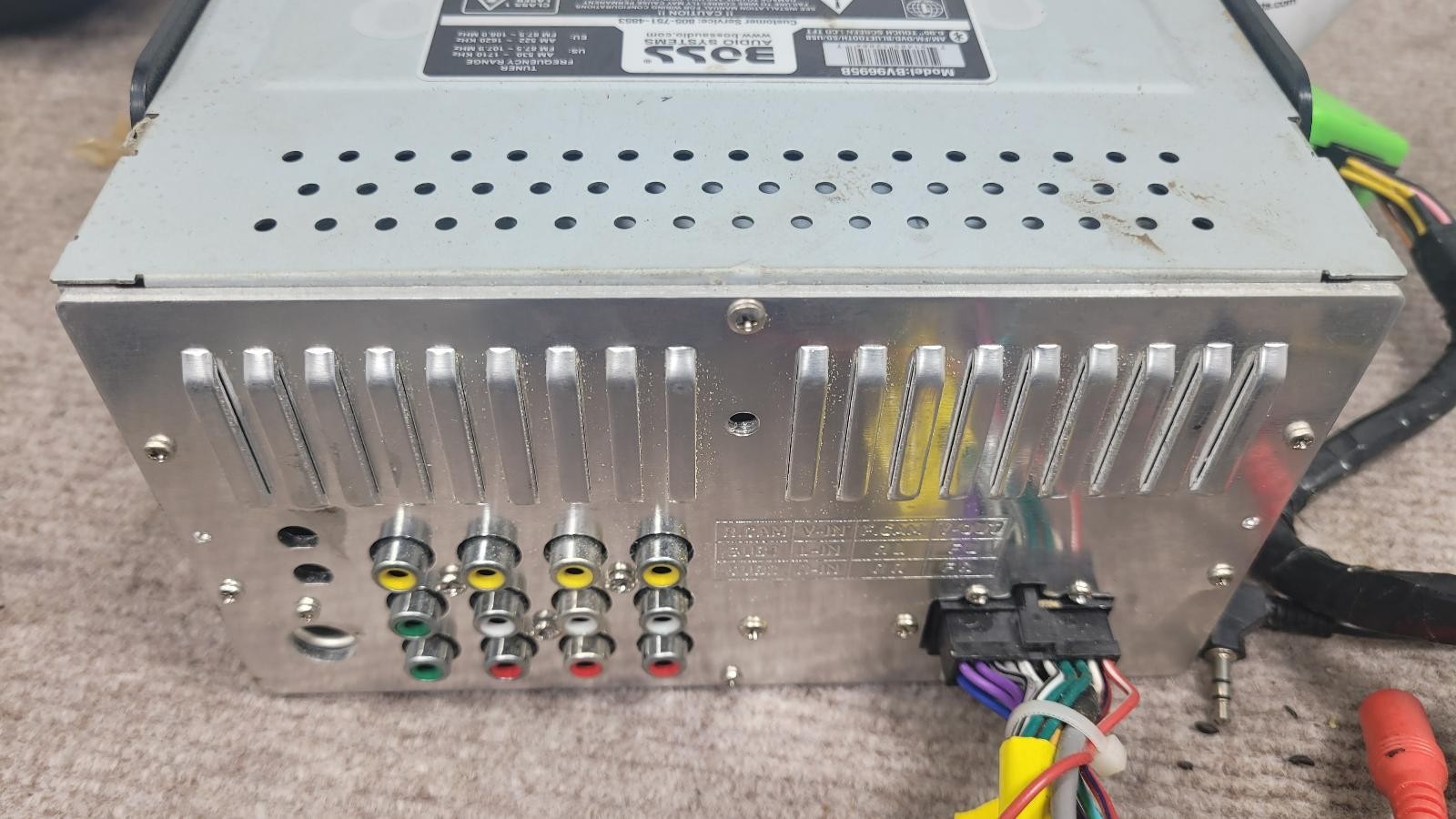 2005 Chevrolet Aftermarket BOSS A/V Equipment AM-FM Stereo 6 disc CD