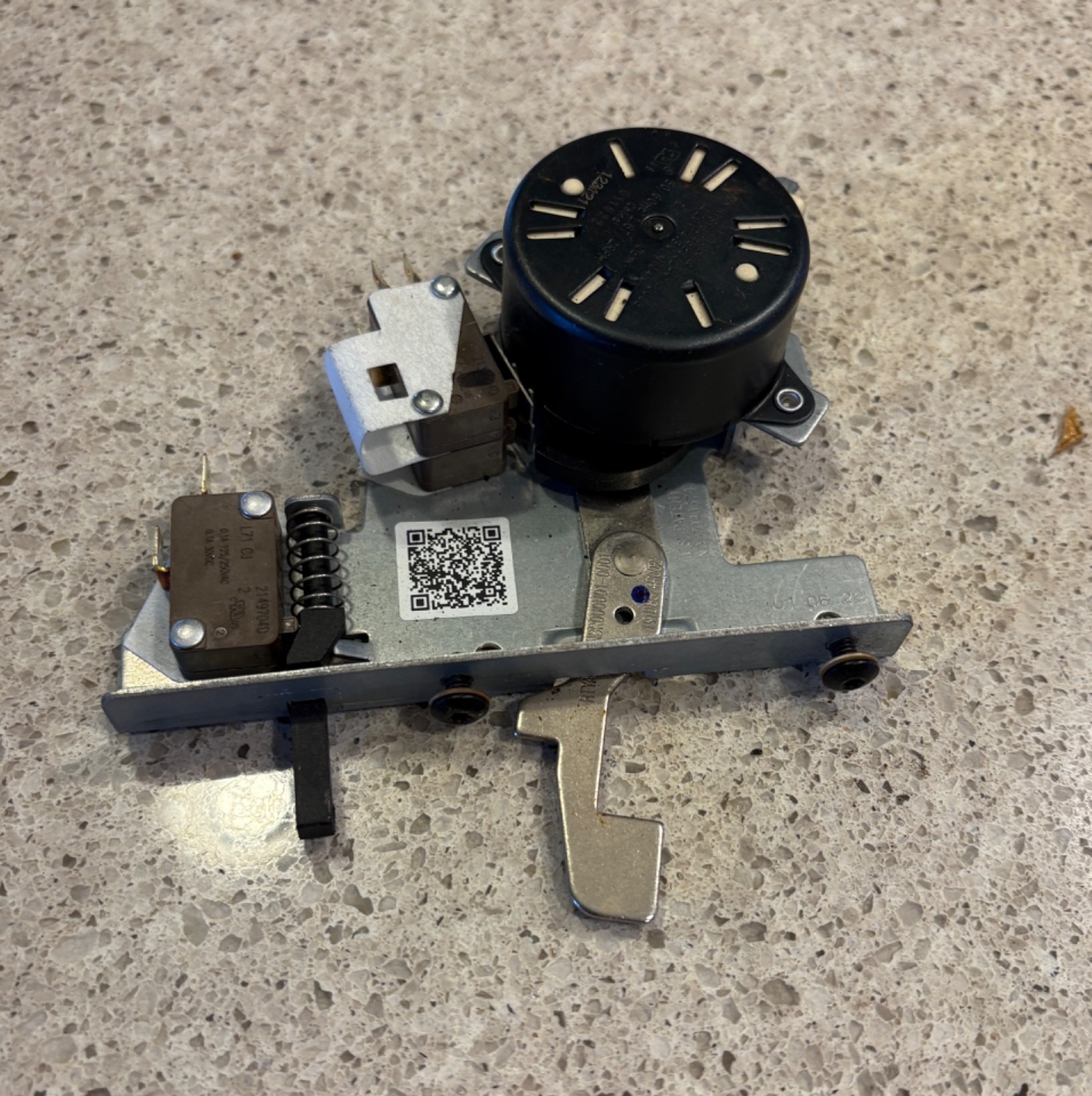 ** GE Profile PHS930YPFS Induction range oven door latch* WB10X29077