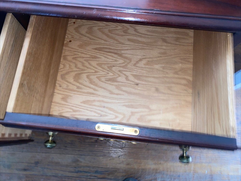Very Nice LINK-TAYLOR Heirloom Solid Mahogany Queen Anne Buffet