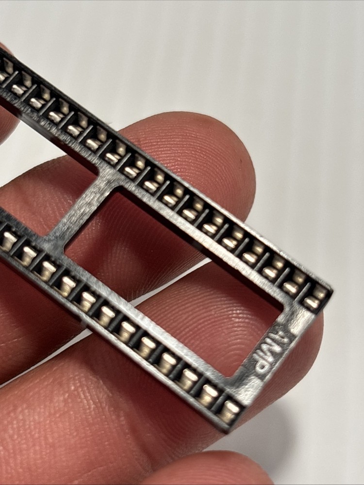 AMP 390262-5 40 PIN IC SOCKET