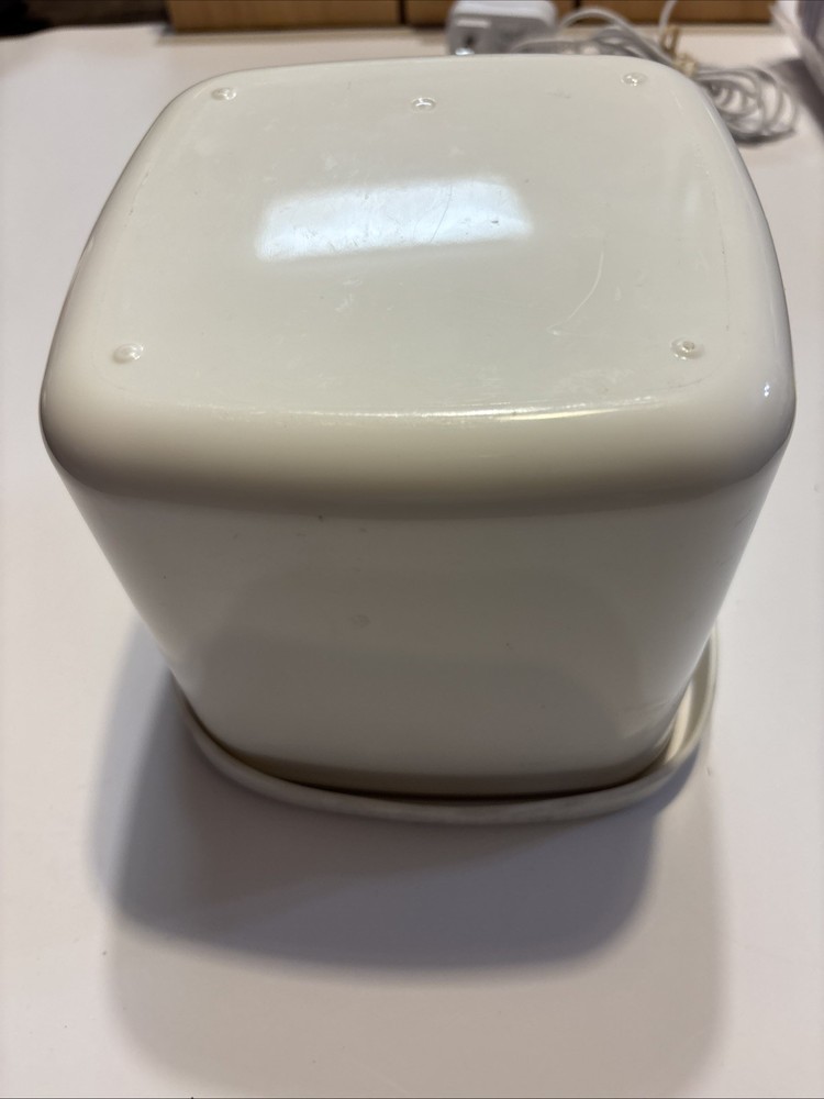 Aswei Iced Cube Maker Ice Cube Mold with Lid Gently Used